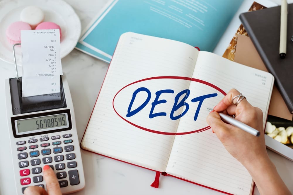 การกู้นอกระบบคืออะไร ผิดกฎหมายหรือไม่ ทำไมหนี้นอกระบบถึงน่ากลัว ; what is informal debt and why is it scary